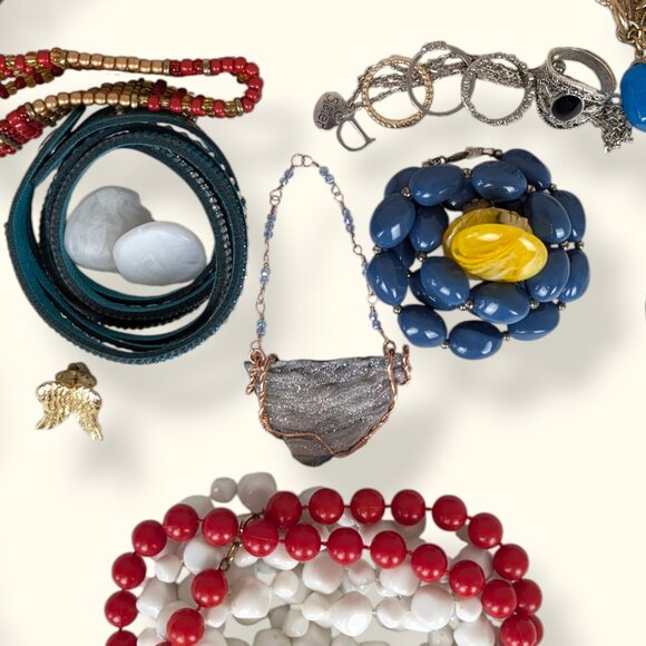 ODESSA - Vintage To Now Jewelry Lot - 048 - Picture 4 of 7